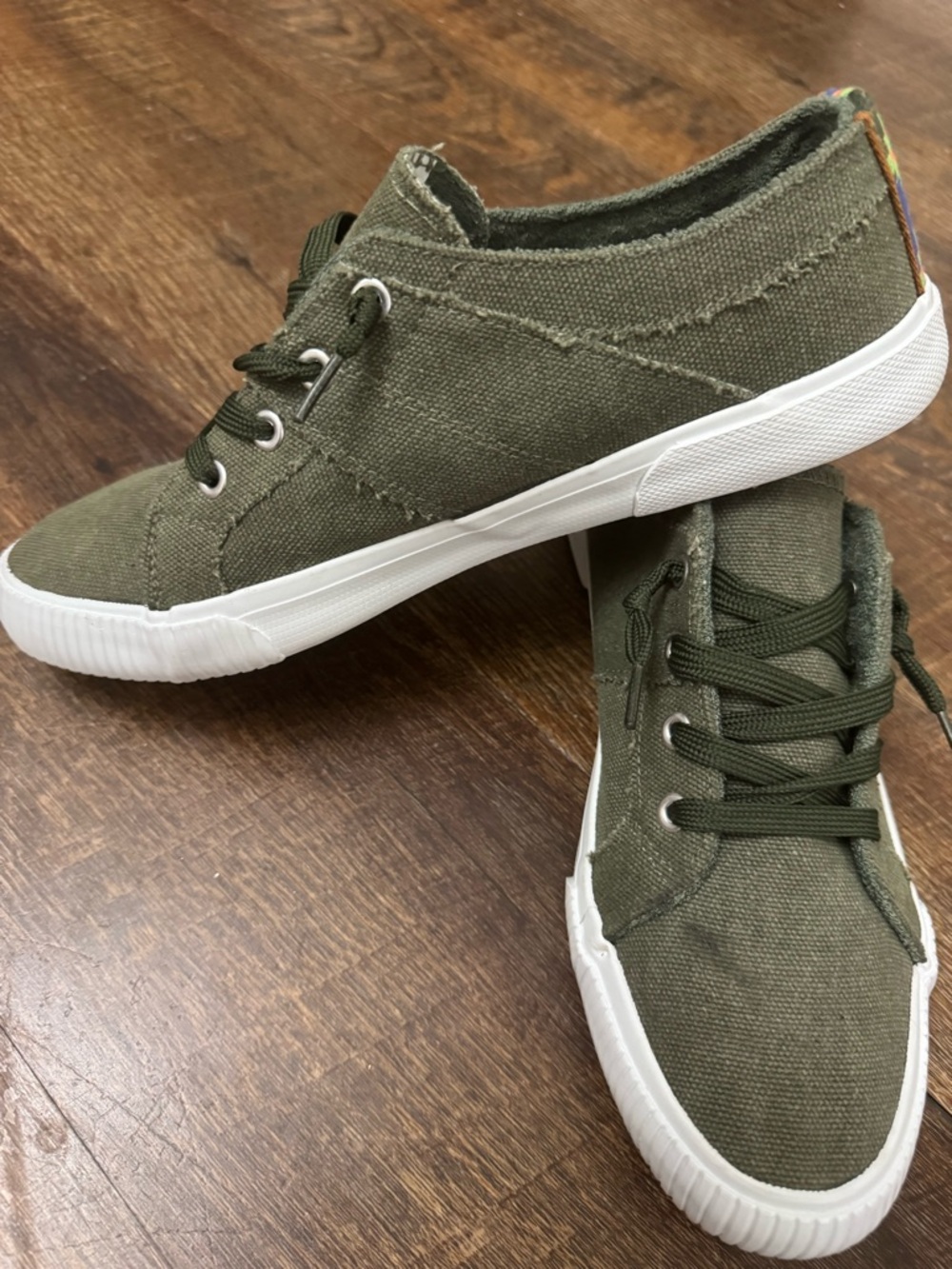 Tommy Bahama Casual Canvas Sneakers Olive Green Women Size 9.5 Lace Up Comfort - Picture 4 of 7